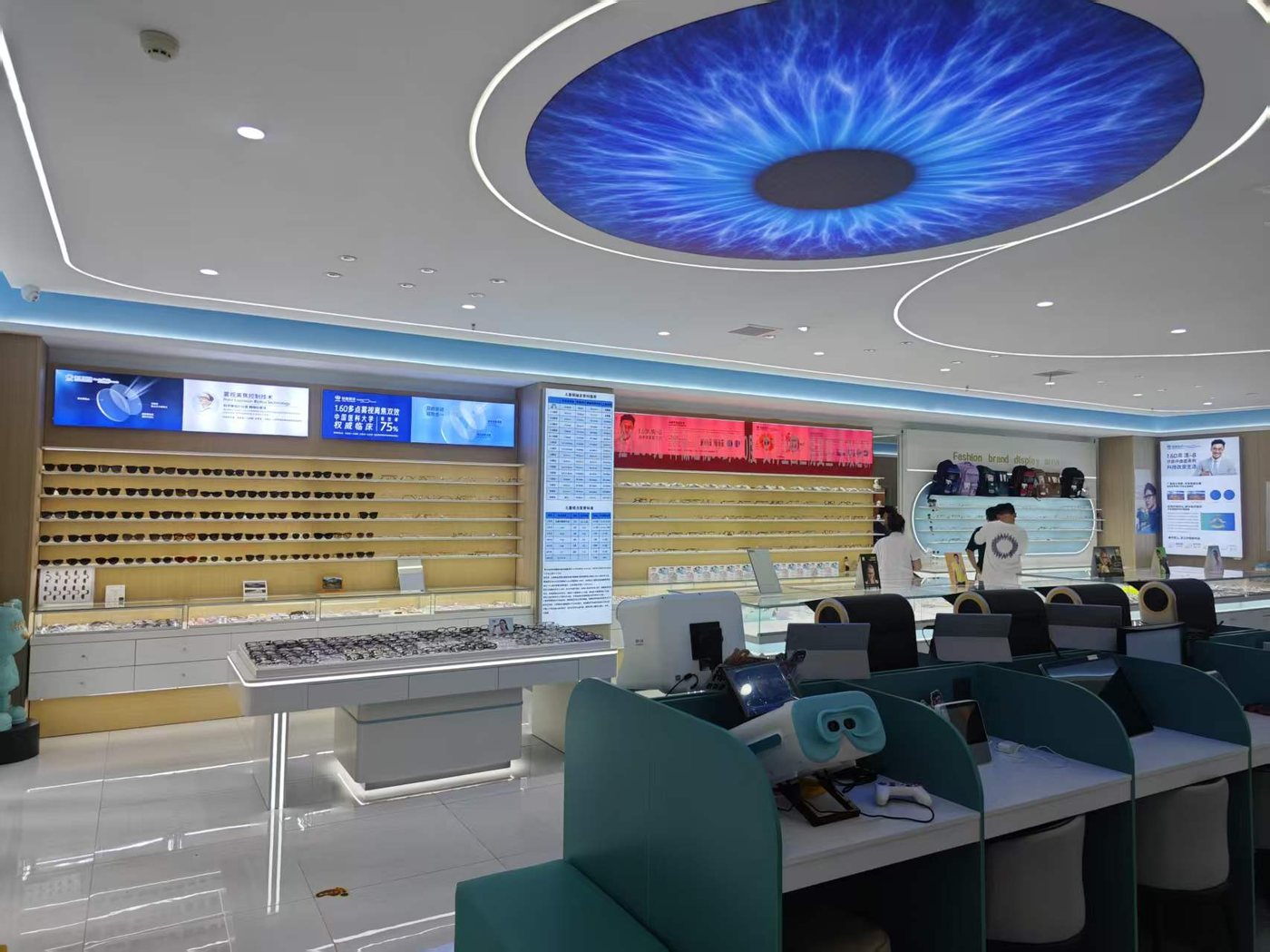 大眼汤娃门店大厅与灯光视觉空间实拍